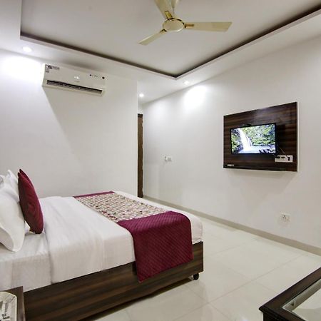 Hotel Devrana Delhi Airport 新德里 外观 照片