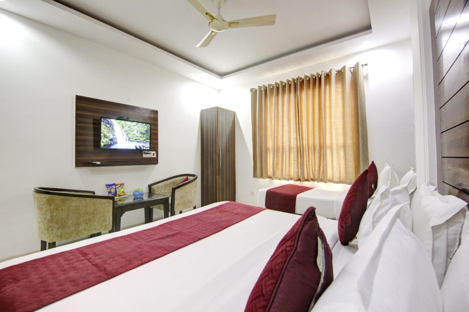 Hotel Devrana Delhi Airport 新德里 外观 照片