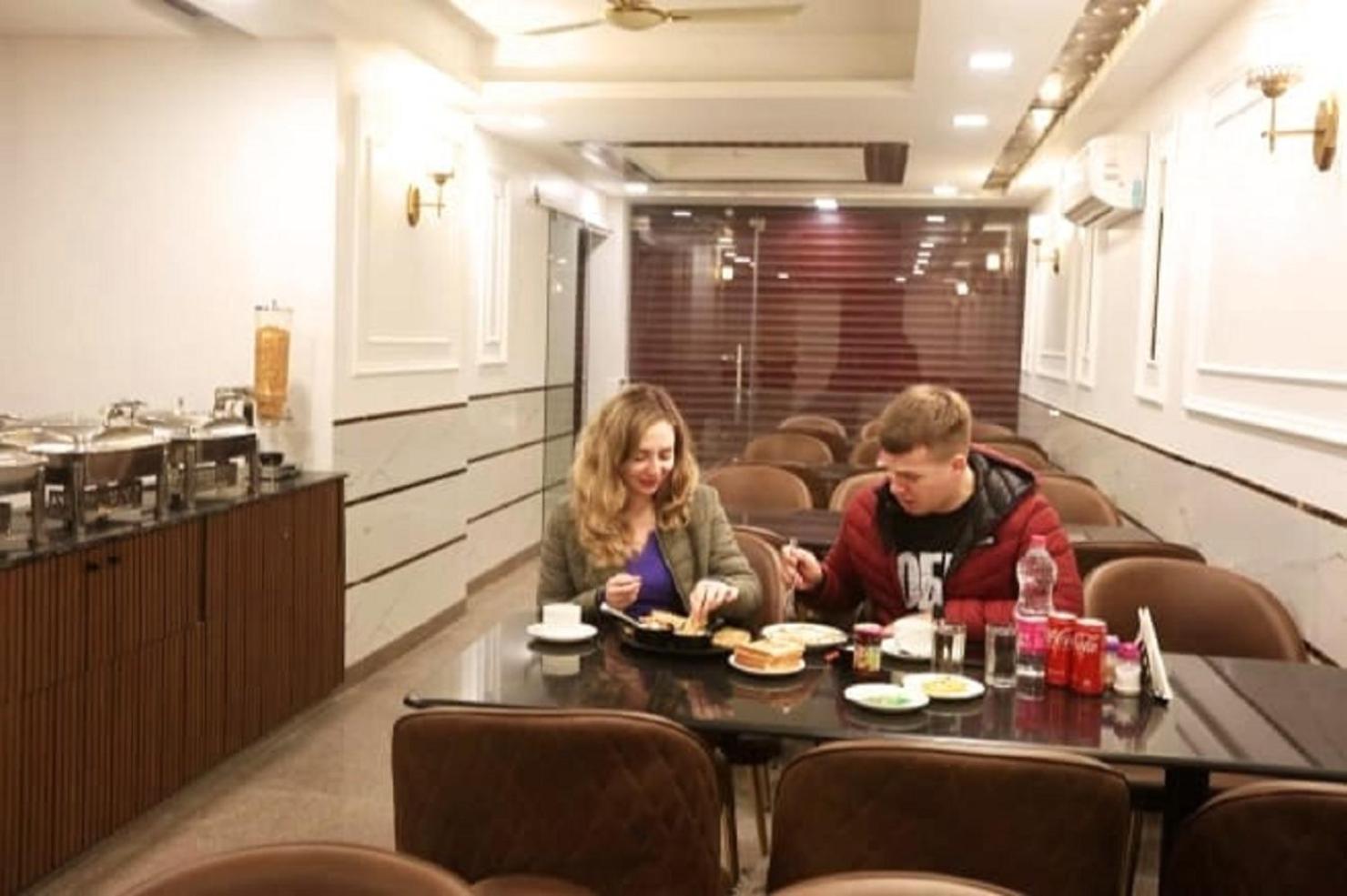 Hotel Devrana Delhi Airport 新德里 外观 照片