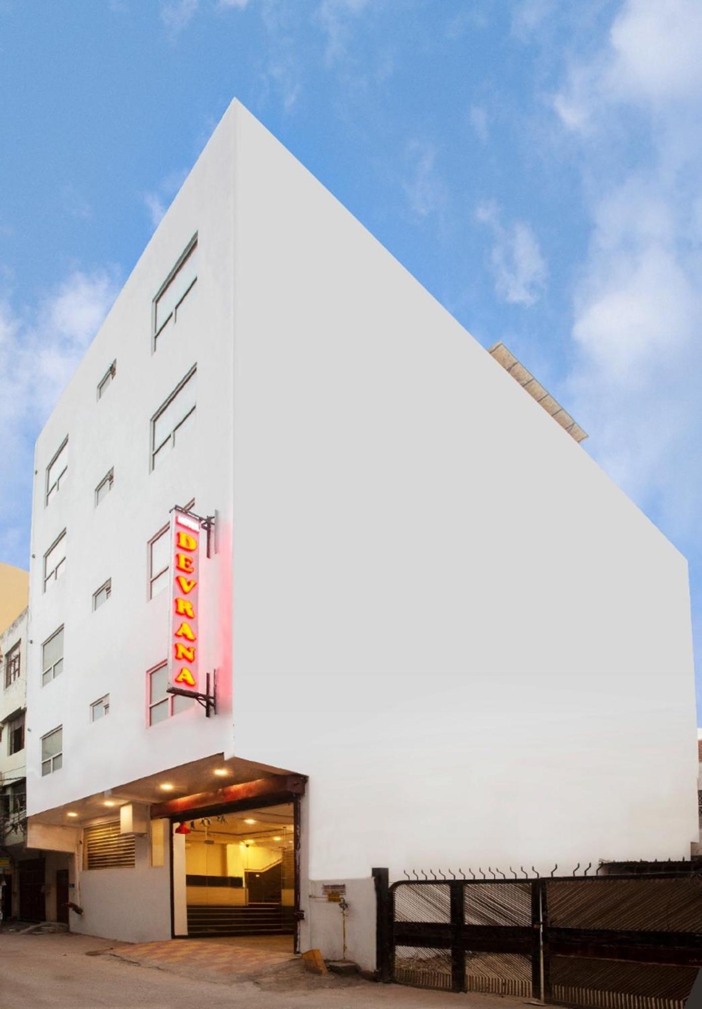 Hotel Devrana Delhi Airport 新德里 外观 照片